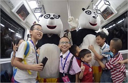 熊貓主題地鐵列車亮相成都啦！