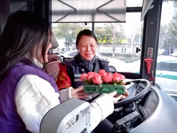 杭州公交車(chē)候車(chē)廳廣告