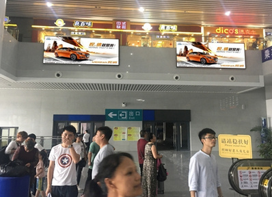 南昌火車(chē)站安檢口燈箱廣告