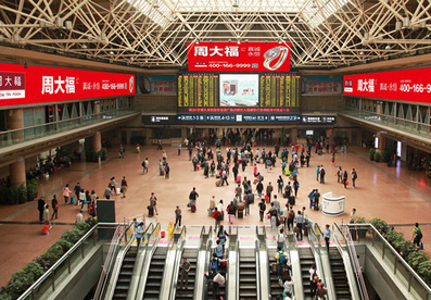 進站大廳二層三面翻廣告