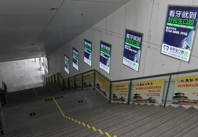 A1、B1電梯通道小燈箱廣告