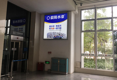 A1、B1電梯通道旁燈箱廣告