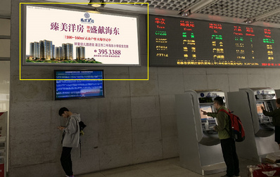 順德站A、B進出站大廳墻身燈箱廣告
