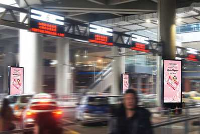 上海虹橋機場T2到達出租等待區(qū)刷屏機廣告