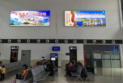 南江口站候車(chē)廳墻面燈箱廣告