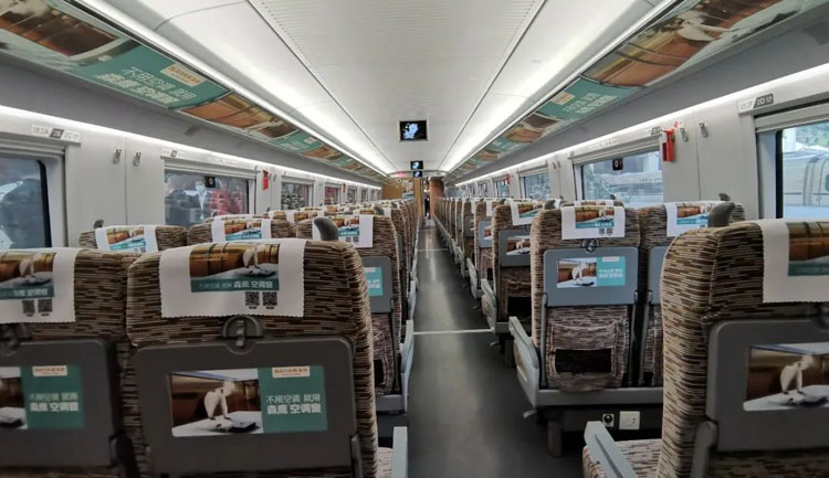 森鷹高鐵列車小桌板、頭枕巾廣告