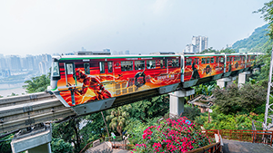 重慶地鐵廣告案例，院線電影重慶地鐵外包車廣告，重慶網(wǎng)紅地鐵廣告效果怎么樣？