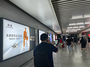 溫州輕軌廣告牌價格多少錢？不愧是你溫州地鐵廣告放眼望去全是鞋