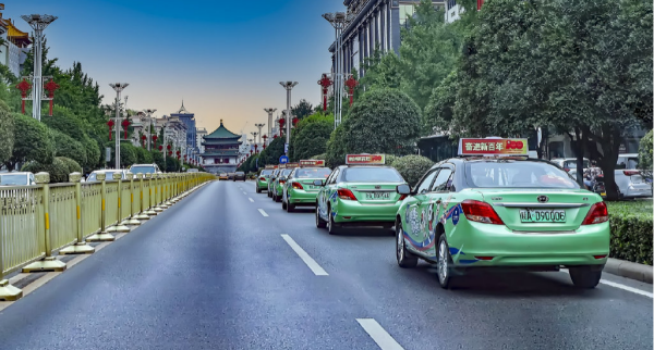 西安出租車(chē)廣告價(jià)格多少錢(qián)？西安出租車(chē)頂屏LED廣告餐飲門(mén)店案例