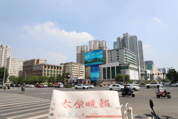 太原LED廣告價格？太原親賢街長治路龍柱LED立柱廣告地標金融案例