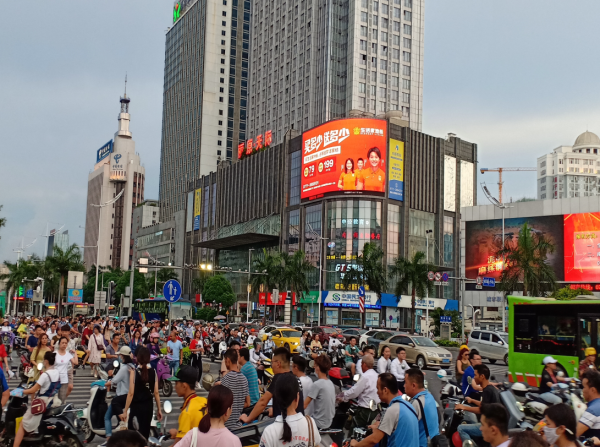 南寧LED大屏廣告價(jià)格？南寧民族大道麗原天際會(huì)展航洋城LED大屏廣告