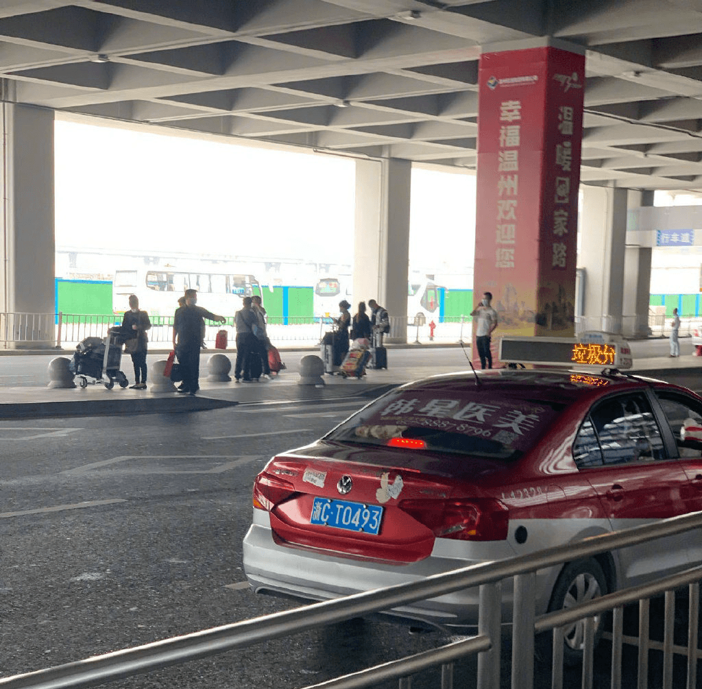 溫州出租車廣告價格多少錢？溫州出租車頂屏廣告出租車后窗貼廣告