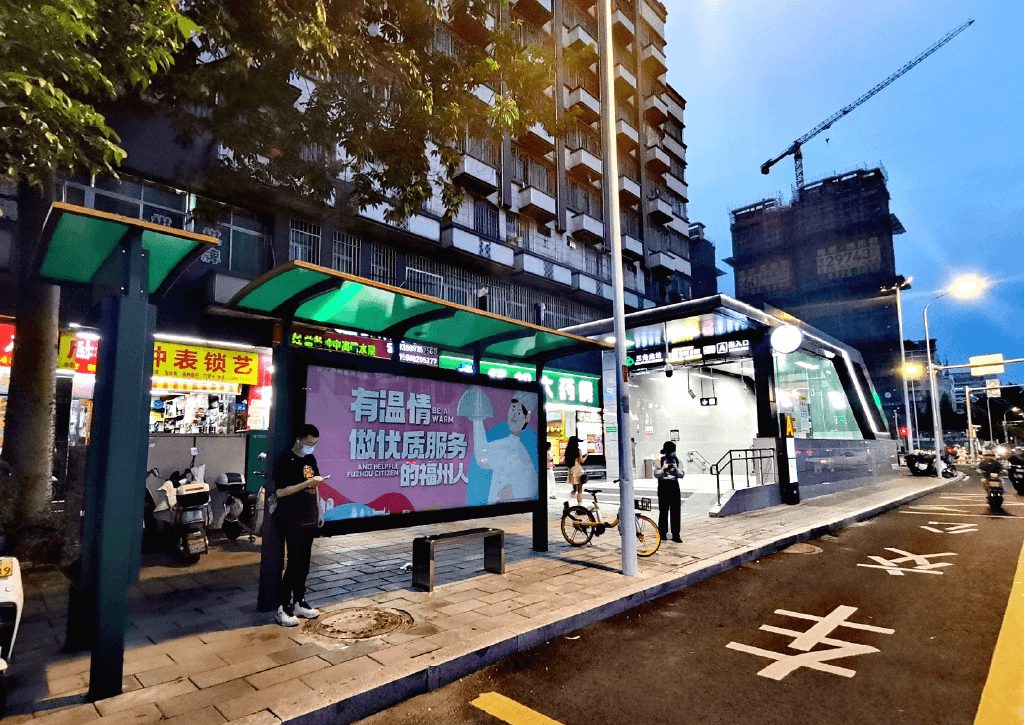 福州候車亭站臺廣告價(jià)格多少錢？福州公交車站站亭廣告位置優(yōu)勢