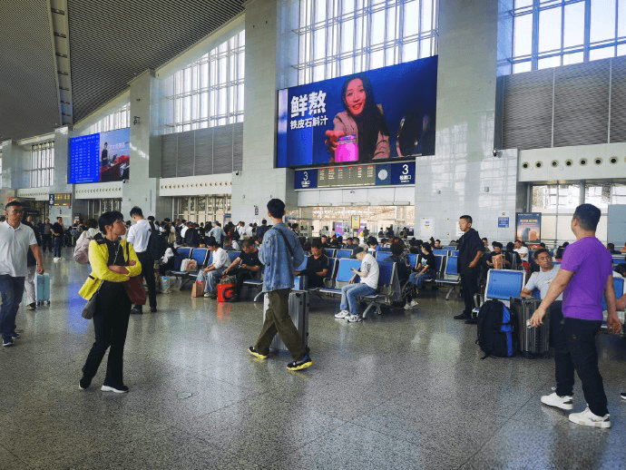 溫州南站廣告價(jià)格收費(fèi)多少錢？溫州南高鐵站春運(yùn)候車大廳廣告位