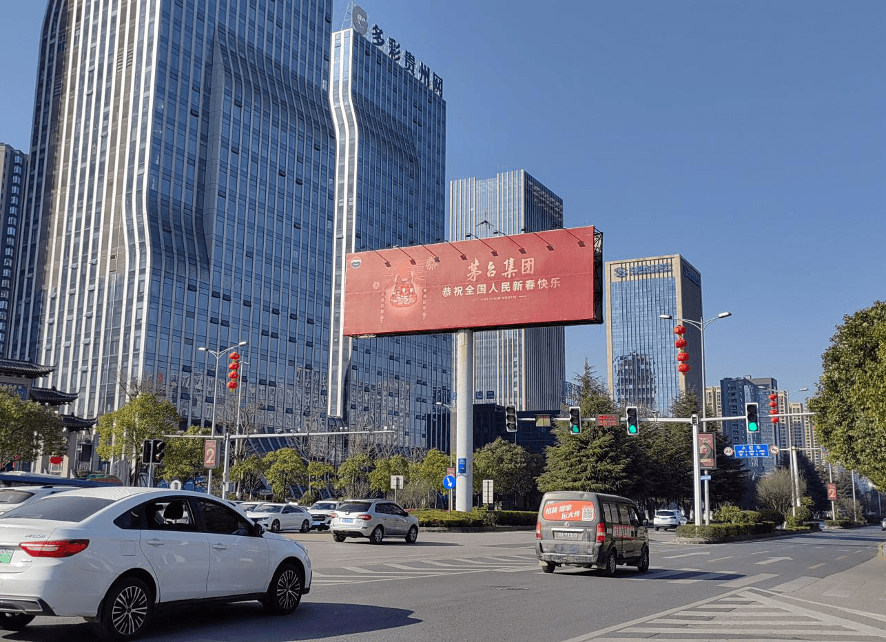 貴陽市區(qū)戶外高桿立柱大牌廣告價格？貴陽戶外大牌T牌廣告
