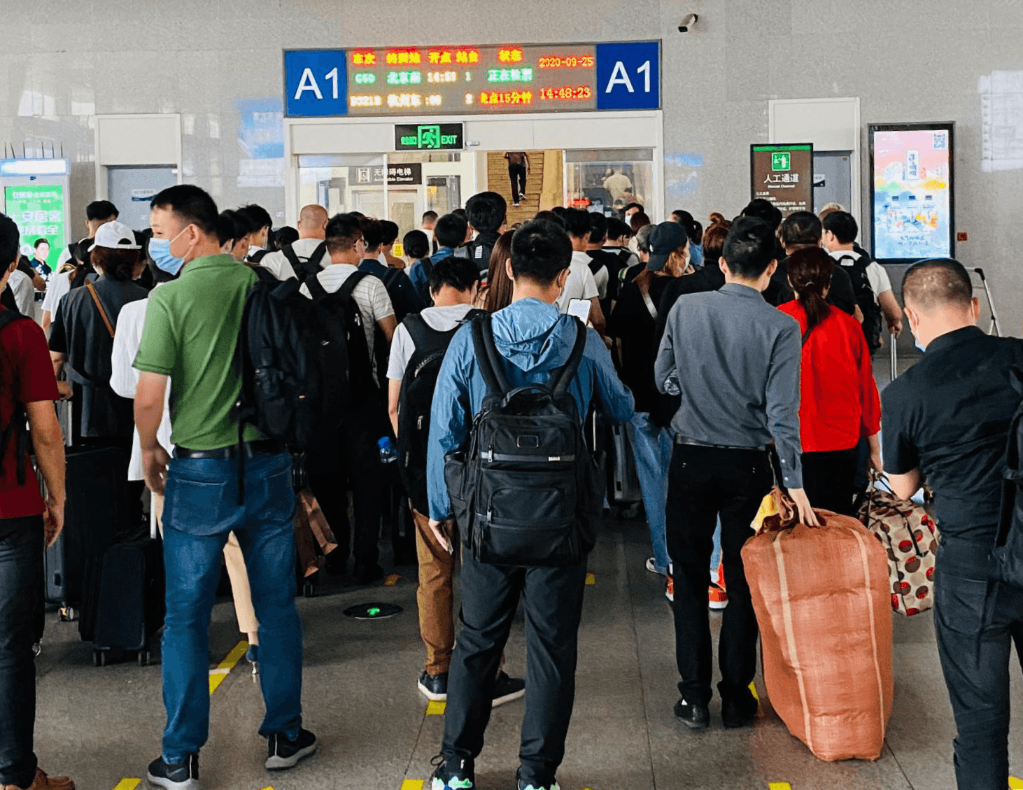 余姚北站廣告價(jià)格收費(fèi)多少錢(qián)？余姚北高鐵站春運(yùn)候車熱門(mén)廣告牌