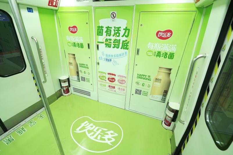 青島地鐵列車廣告案例圖，青島地鐵廣告內(nèi)包車價(jià)格收費(fèi)多少錢(qián)？