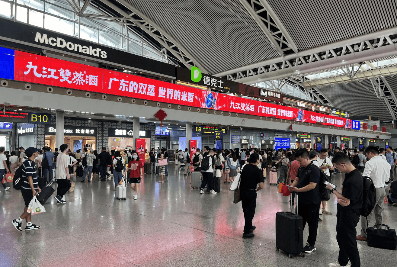 廣州南站候車大廳LED大屏廣告價格收費多少？廣州南高鐵站廣告案例