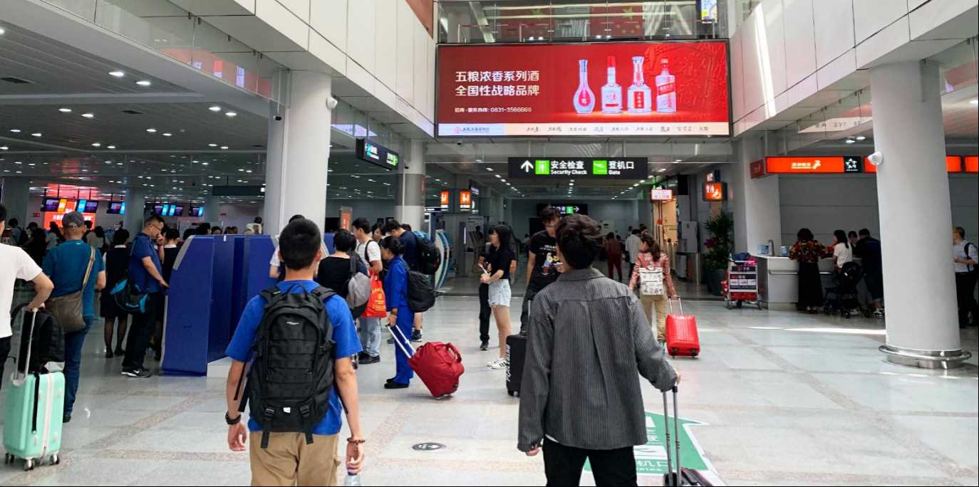 泉州晉江機(jī)場(chǎng)廣告價(jià)格收費(fèi)，泉州機(jī)場(chǎng)春運(yùn)出發(fā)到達(dá)廣告LED大屏