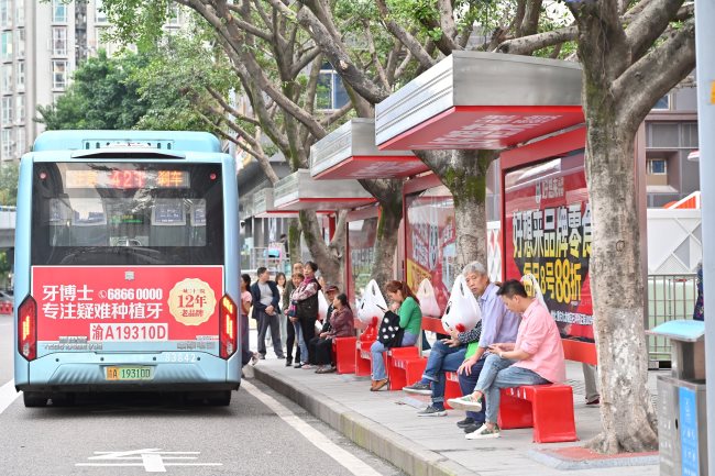 重慶候車亭站臺廣告價(jià)格收費(fèi)標(biāo)準(zhǔn)，重慶公交車站站亭廣告位置優(yōu)勢