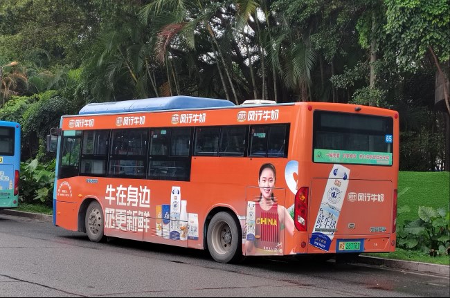 東莞公交車身巴士廣告價格線路收費，東莞候車亭站臺站牌廣告價格