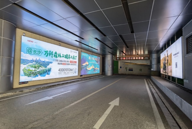 長沙停車場地下車庫燈箱廣告價(jià)格收費(fèi)，長沙商場寫字樓停車場廣告