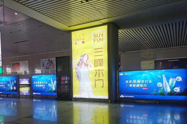 長春站長春西站廣告價(jià)格，長春火車站長春西高鐵站出站通道廣告