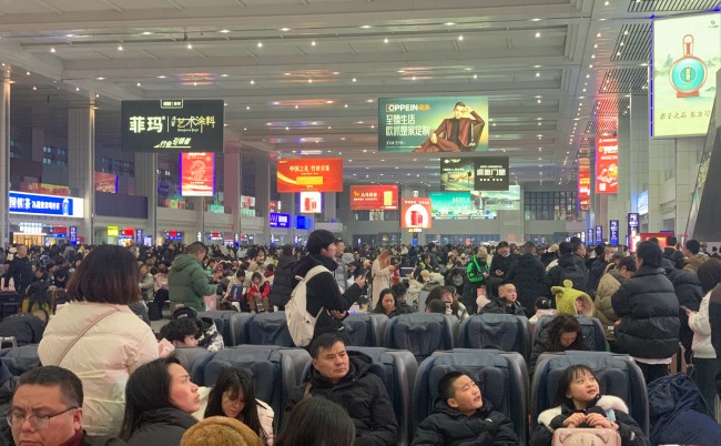 重慶北站候車(chē)大廳最大廣告牌位置燈箱廣告，重慶北高鐵站廣告價(jià)格
