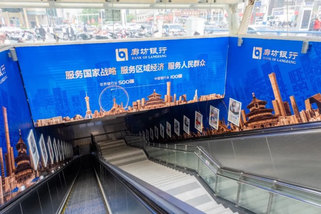石家莊地鐵換乘站北廣商城樓梯出入口廣告，石家莊地鐵廣告價(jià)格