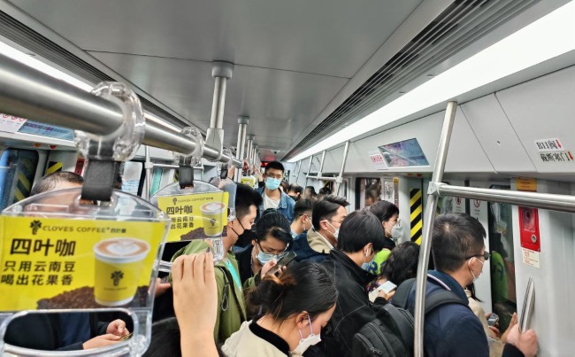 昆明地鐵車廂拉手列車拉環(huán)廣告優(yōu)勢分析，昆明地鐵廣告價格收費