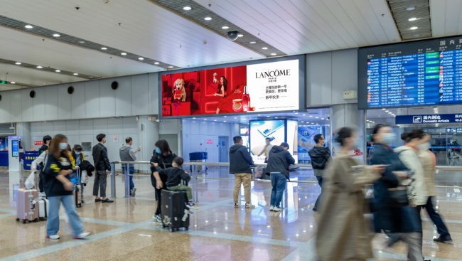 北京首都機場LED大屏廣告價格，北京機場T2到達迎客大廳電子屏廣告