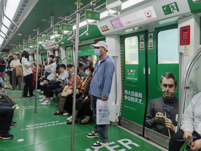 丁奧相會洛陽地鐵創(chuàng)意內(nèi)包車廣告斯諾克賽事宣傳，洛陽地鐵廣告價格