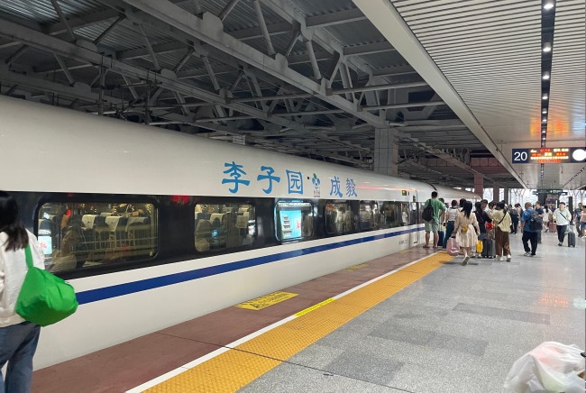 ?高鐵車廂車載廣告快消飲料代言人優(yōu)質案例，高鐵列車冠名廣告價格