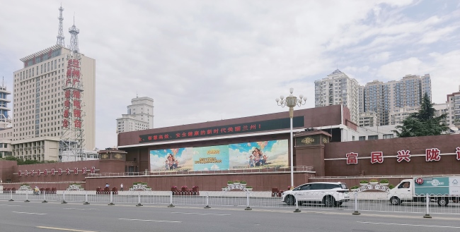 蘭州城關東方紅廣場主席臺戶外LED橫屏廣告投放，蘭州LED屏廣告價格