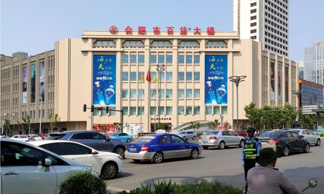 合肥百貨大樓外墻銀泰戶外LED大屏廣告投放，合肥LED大屏廣告價格