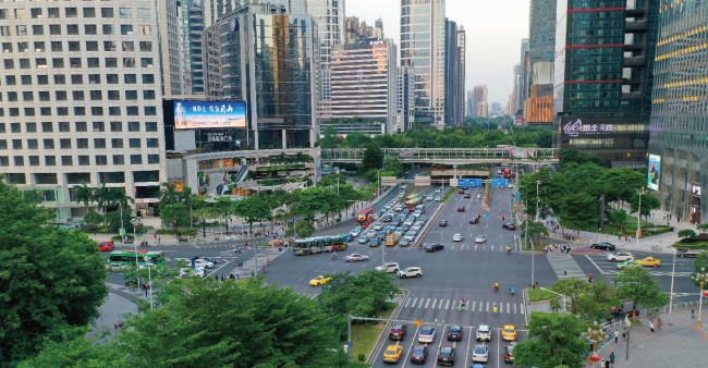 廣州天河珠江新城高德置地弧面LED大屏廣告，廣州LED大屏廣告價格