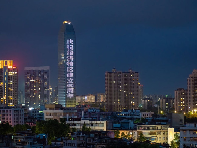 榮燦惠州中心IFC外墻燈光秀廣告投放，惠州LED大屏廣告價(jià)格