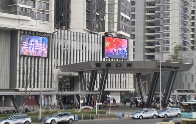 深圳蓮塘口岸羅沙路戶外LED廣告投放，蓮塘口岸大屏廣告價格