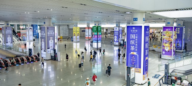 杭州東站出站大廳包柱燈箱廣告，杭州東火車(chē)站大屏廣告價(jià)格
