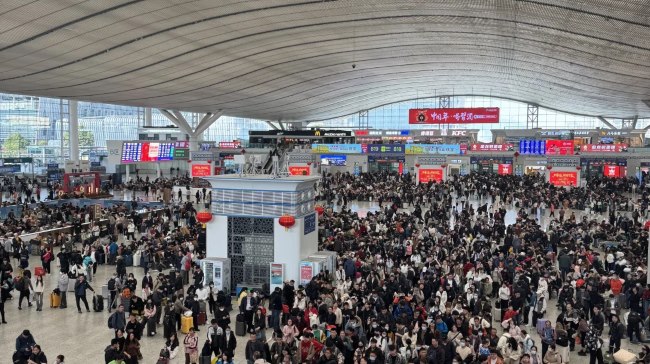 深圳北站候車(chē)大廳檢票口上方LED，深圳北高鐵大屏廣告價(jià)格