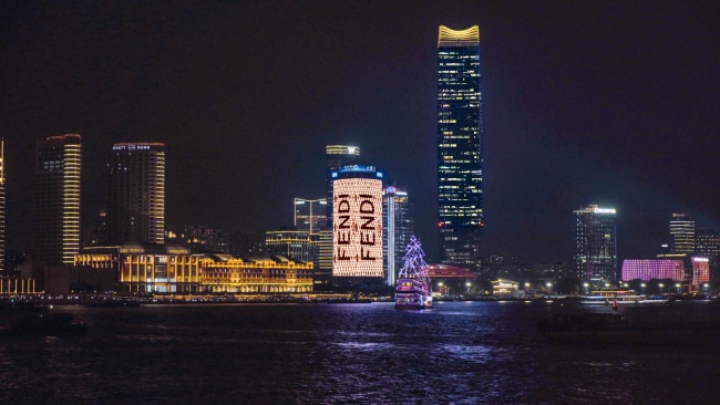 上海外灘國(guó)客中心浦江大屏廣告投放，上海燈光秀LED廣告價(jià)格
