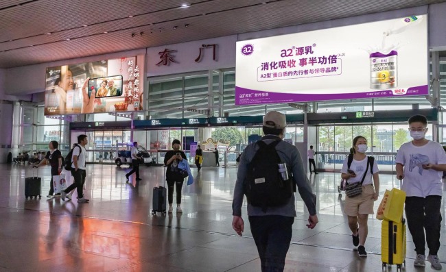 廣州南站出站口上方燈箱廣告投放，廣州南高鐵站大屏廣告價(jià)格