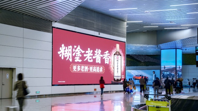廣州白云機場到達出口墻面LED廣告投放，廣州機場大屏廣告價格
