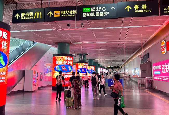 深圳羅湖火車站包柱LED廣告投放，深圳站高鐵大屏廣告價格