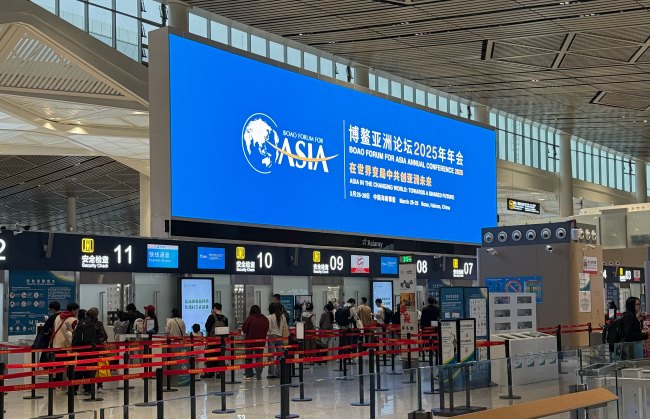 ?？诿捞m機場出發(fā)安檢口上方LED廣告，?？跈C場大屏廣告價格
