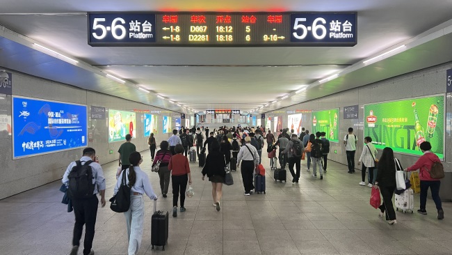 潮汕高鐵站進(jìn)站通道兩側(cè)墻面燈箱廣告投放，潮汕站廣告價(jià)格