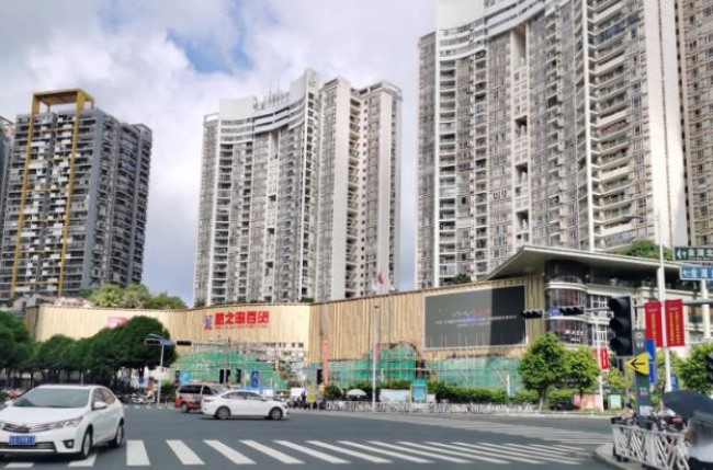 南寧水晶城夢之島百貨LED廣告投放，南寧戶外大屏廣告價格