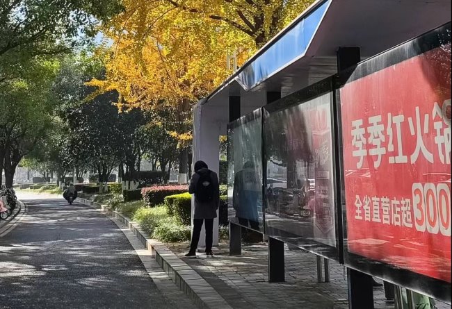 南昌公交站臺(tái)燈箱廣告投放，南昌巴士候車亭廣告價(jià)格