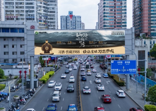 貴陽(yáng)北京西路天橋LED廣告投放，貴陽(yáng)人民大道大屏廣告價(jià)格