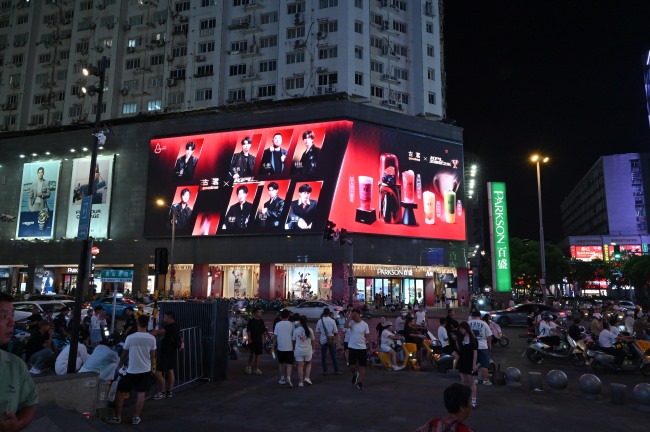 南昌中山路百盛商場(chǎng)LED廣告投放，南昌戶外LED大屏廣告價(jià)格